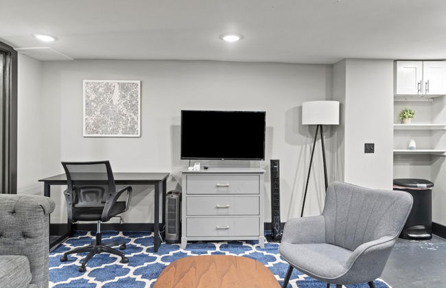 Historic DC Gem Spacious Rowhouse Private Patio - Photo 37