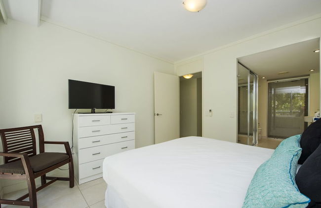 Blue on Blue Apartment 813 - Photo 3