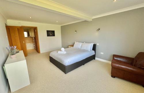 Stunning 7 Bedroom Escape Near New Forest and Beach - Large Garden - Serene Setting - Sleeps 14 - Foto 27