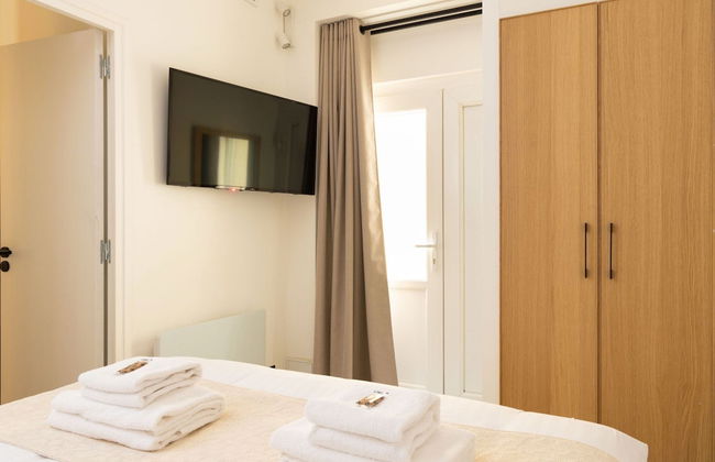 Elegance & Comfort With A/C in the Heart of 11th - Photo 6