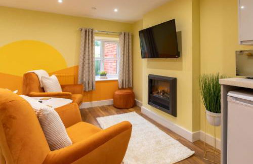 Caer Fedwen Barns Heulog Cottage King Bed Self Catering with Private Hot Tub - Foto 3