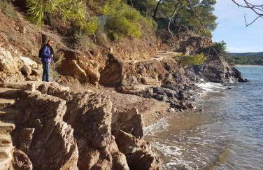 L'Odyssée provençale, un duplex de charme de 2 chambres au pied du village médiéval de Bormes-les-Mimosas, offrant des prestations haut de gamme et une superbe vue sur le Massif des Maures - Foto 31