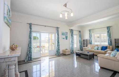 Villa Casa Castelo - Refúgio com piscina aquecível e BBQ na Galé, Albufeira - Foto 16