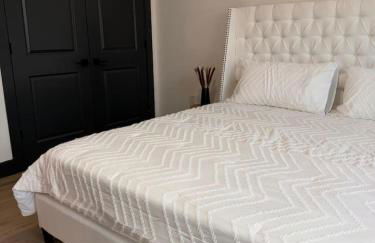 Spacious Apt 15 mins to NYC with Free Indoor Parking - Foto 7