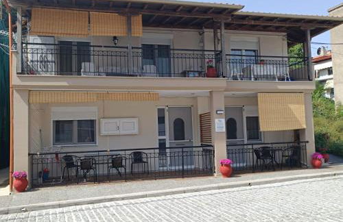 Marina's Apartments - White & Stone Apartment - Photo 14