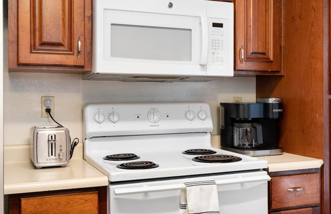 Delightful Home w Fireplace Patio Fire Pit - Foto 26