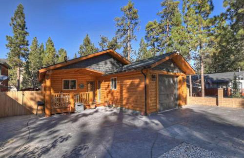 Stylish Elysian Big Bear Cabin w Enclosed backyard - Photo 1