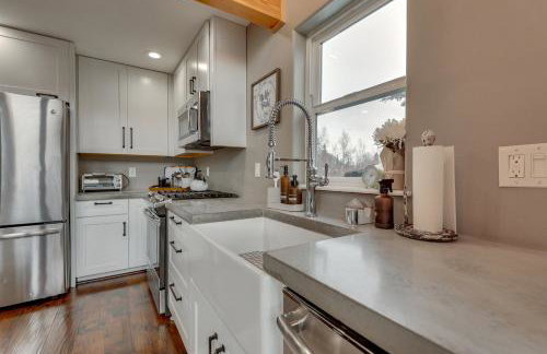 Stunning Alaskan Getaway with River and Mtn Views - Foto 10