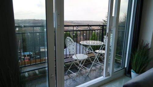 2 Bedroom Scenic Apartment, with Balcony View & Parking - Foto 2