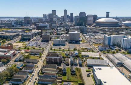 NOLA Modern Home Views of Superdome Jazz Fest - Foto 38