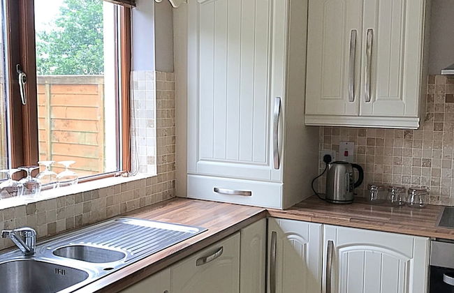 Immaculate 3-bed House With Private Secure Garden - Foto 16