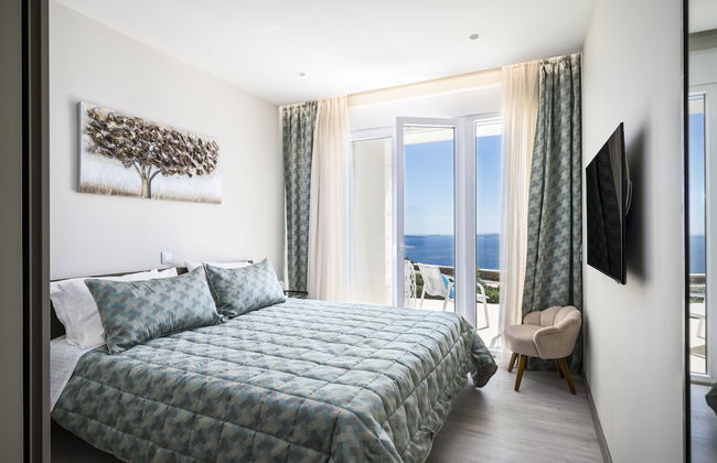 Villa Monte Leone by Konnect with Pool, Hot Tub, Spa Room & Stunning Seaview - Photo 5