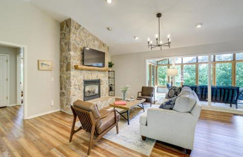 The Bella Vista Lakeside Treehouse Dock and Kayaks! - Photo 5