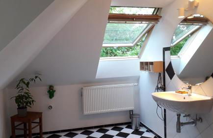 Zentrumsnahe Dachwohnung in grüner Oase - Foto 7