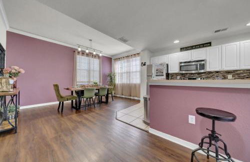 Modern 2BR2BA Pool Gym Near Airport #8 - Foto 33