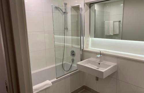 Axiom Park Hotel - Photo 28