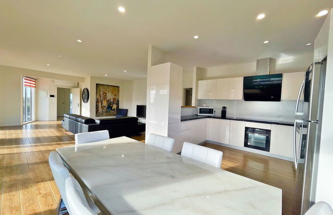 Phillip Island Towers - Photo 13