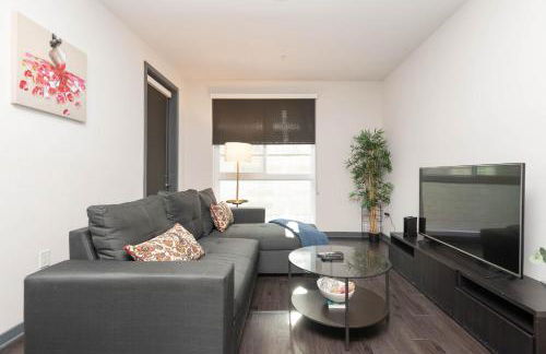 Lovely 3BR Apt With Balcony And Rooftop Pool Plus Views - Foto 15