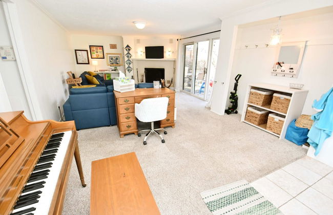 3 Bedroom 2 Bath Home Close to ND w Fire pit 1155 - Foto 3