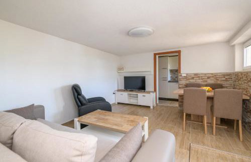 Apartment MARIO - veliki stan za odmor - terasa- vrt - bazen - pogled more, izoliran - Photo 23