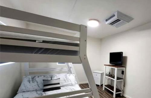 Modern Cabin with Arcade, Foosball Table and Fire Pit in Meadview, Arizona - Foto 15