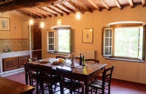 Podere I Sorbi, Spacious Tuscan Villa in Lajatico, Near Pisa & Volterra - Foto 6