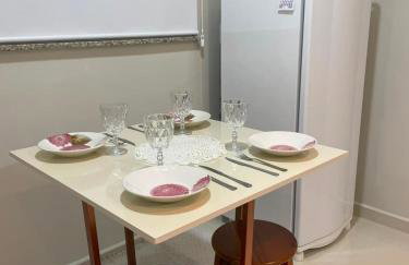 Apartamento em Poços - Varanda com Churrasqueira - Foto 2
