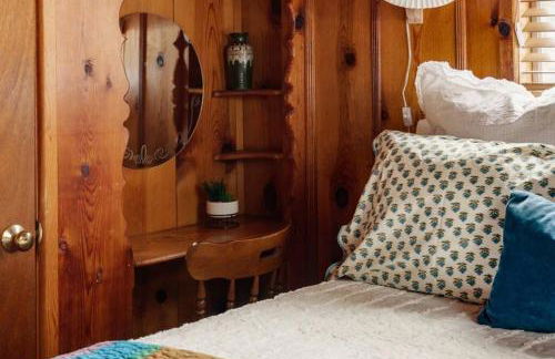 Twin Pines Casita - Big Yard, View, Porch, Hot Tub, & Charm - Foto 12