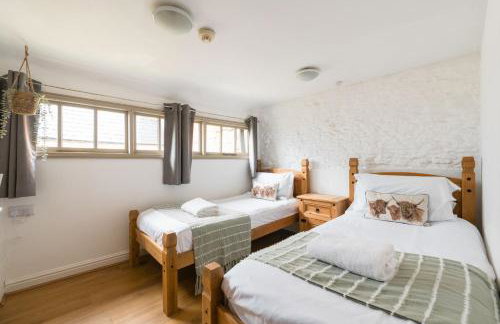 Charming Stone Cottage - Cotswolds Farm Stay - The Bullpen - Photo 29