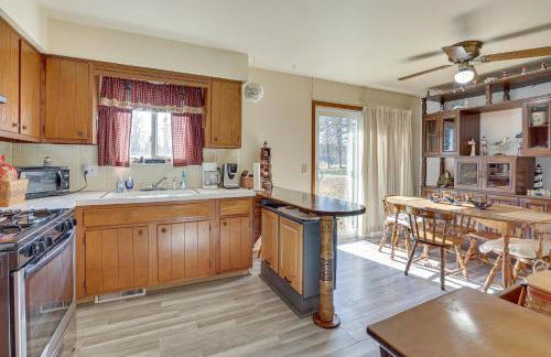 Family-Friendly Home with Fire Pit about 10 Mi to Akron! - Foto 8