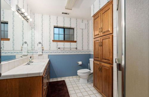 Toste Cabin- Spacious 3BR Cabin in East Village! - Foto 24