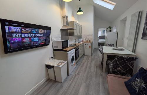 6 bedroom 6 Ensuite 1 min to M6 Jct 9 15 min to Bham - Foto 7