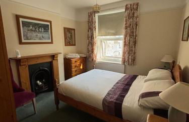 The Seagulls 3 Bedroom House with Parking Weymouth - Photo 9