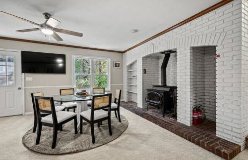 Hobbs Mill Ski Lodge Theater Games Dogs OK - Photo 23