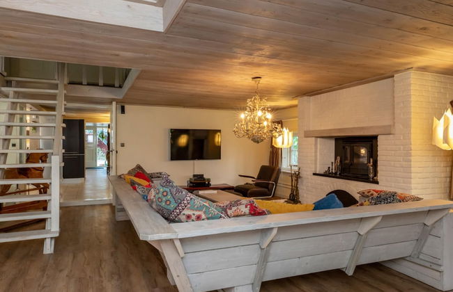 Charming Beach Villa With Thatched Roof - Photo 20