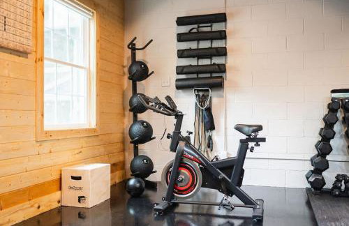 Modern Cabin with Luxury Gym, Firepit + Game Room! - Foto 76