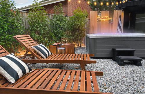 Arden House - Luxury Home with Hot Tub - Games Room - Fire Pit - Photo 3