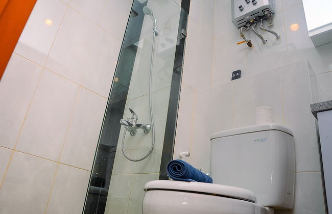 Comfy with Modern Style 1BR Grand Kamala Lagoon Apartment - Foto 13