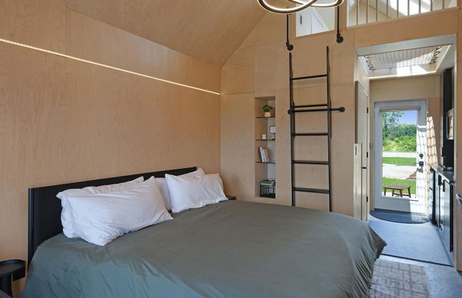 Bunkies-the Commissioner - Photo 5