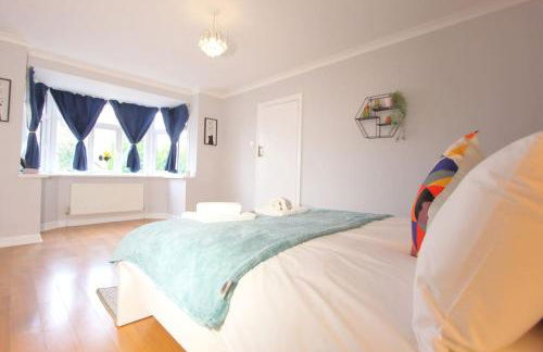 3 Bedroom 2 Bathroom Bungalow by CozyNest - Photo 18