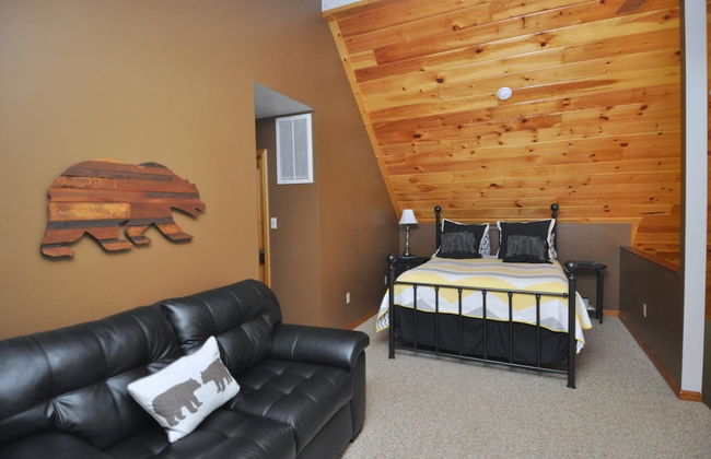 Sqyrls Nest - 3BR Retreat With a Hot Tub - Foto 5