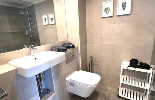 MARBELLA BEACHFRONT - Beachside apartment with stunning sea views - Photo 35