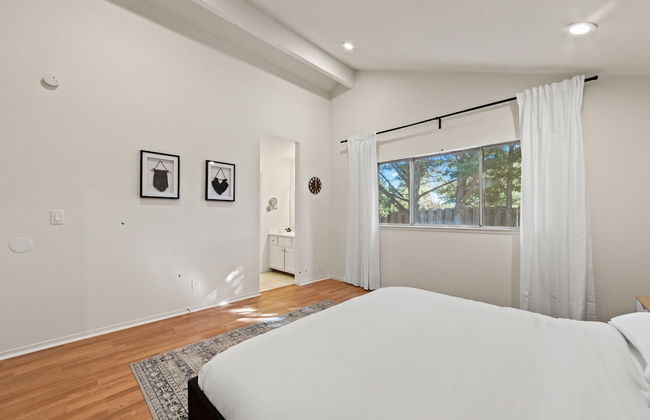 Delightful 4BR Home Nr Downtown Reno w Fireplace - Foto 12