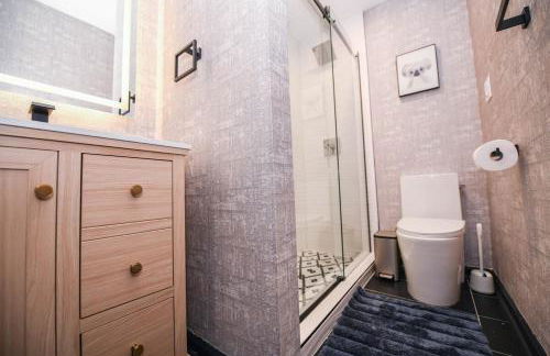 Spacious 4 bedroom 8 beds 20mins From downtown - Foto 10