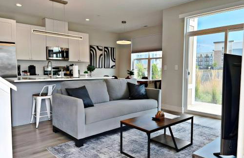 Modern 4BR Townhouse with Parking & Lake Views - WVille rep 4 - Foto 1