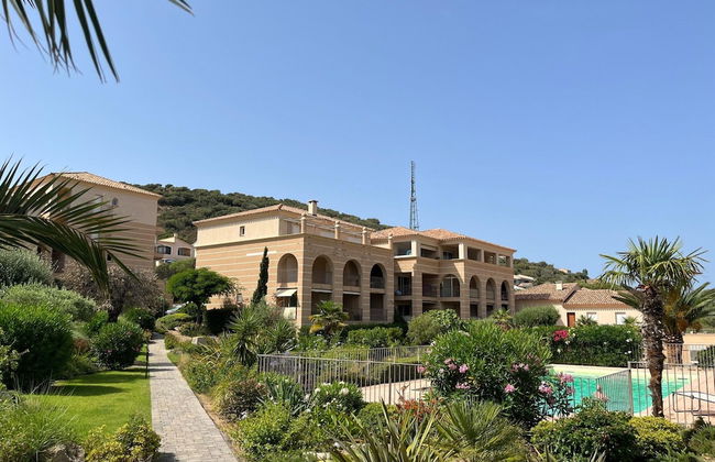 Apartment With sea View and Pool - Photo 26