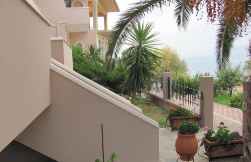 Lakonia Bay Apartments - Photo 9