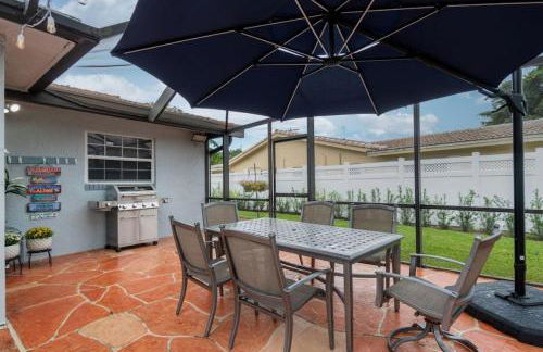 Three Bedroom Pool Home with Modern Interior Design - Foto 4