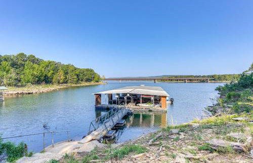 Shared Dock and Yard Greers Ferry Lake Home! - Foto 1