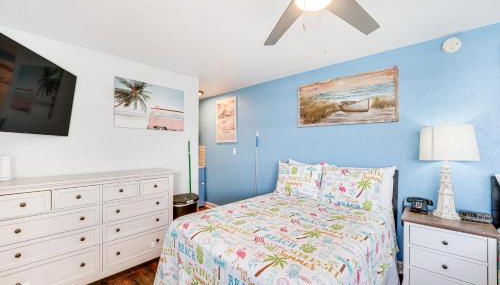 Beachfront Studio with Community Indoor Pool! - Foto 4